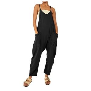 Plus size Solid Color V Neck Sleeveless Pockets Jumpsuit